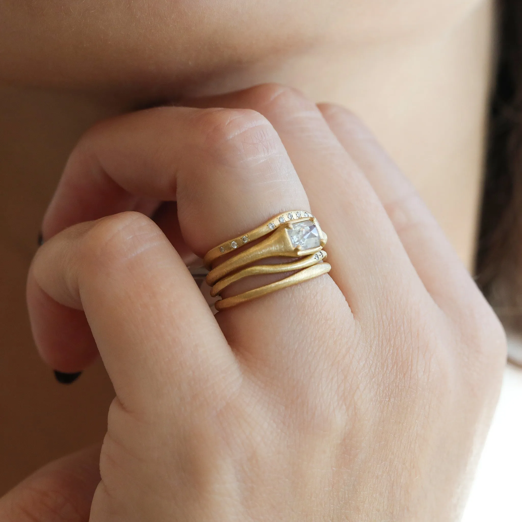 18K Gold Tapered Zen Ring with Icy Grey Diamond