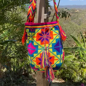 Bold Floral Geometric Design Mochila