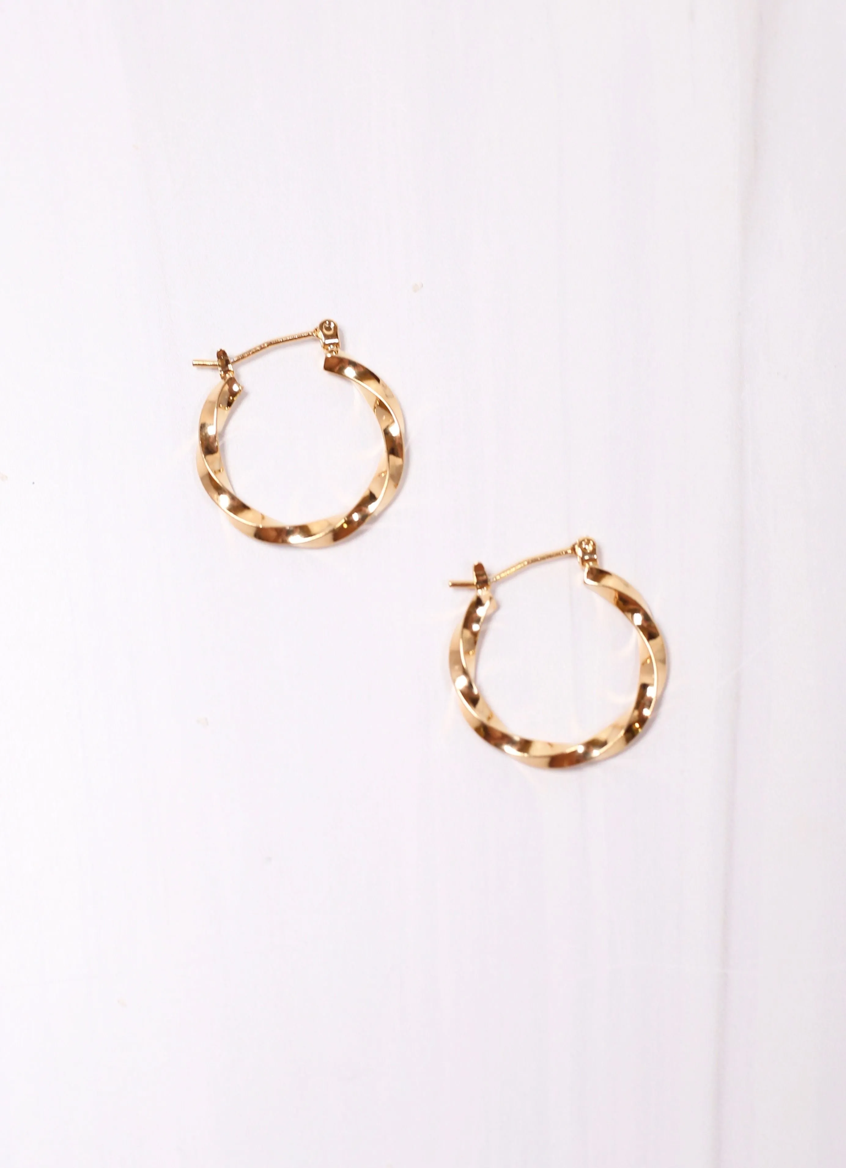 Hemmingford Twisted Hoop Earring GOLD