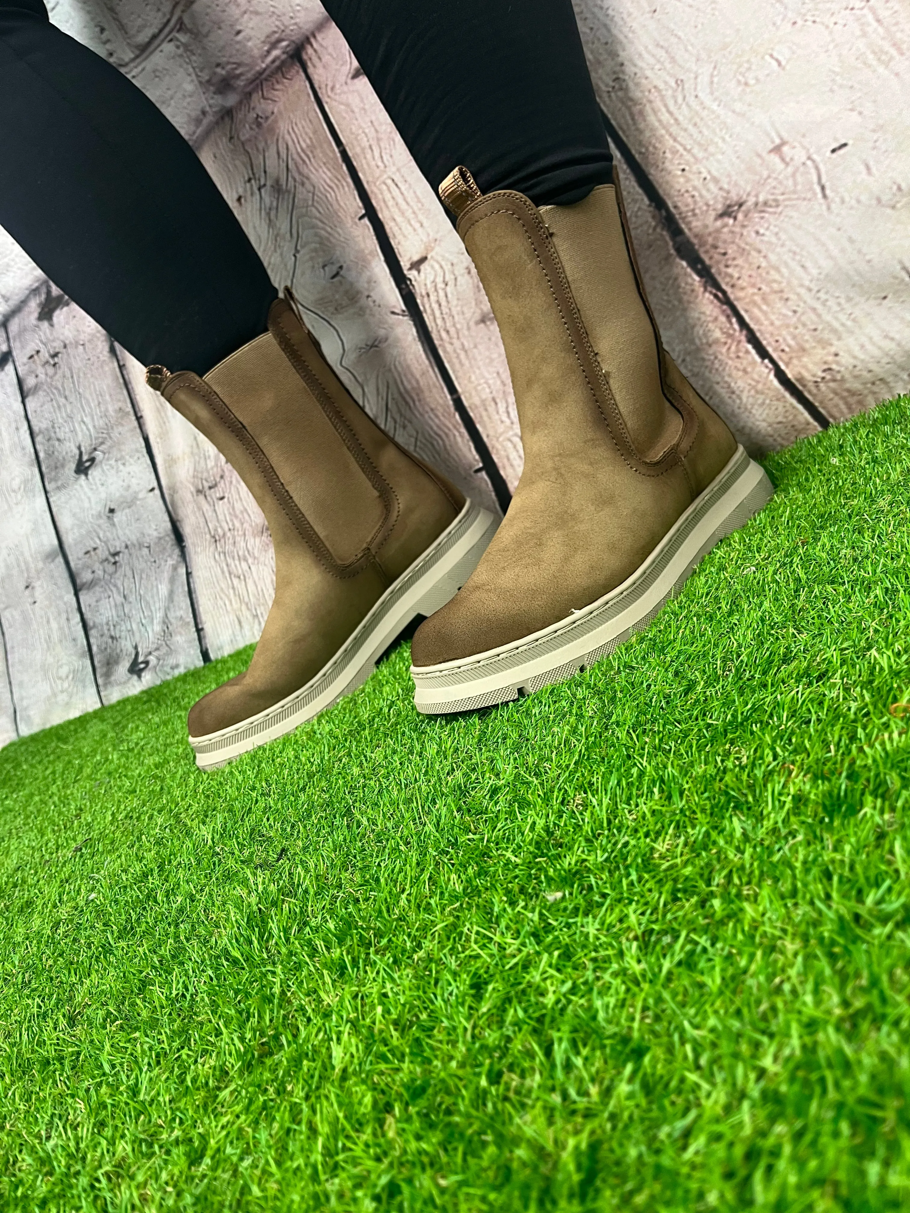 PEGGY Pull On Chelsea Boot