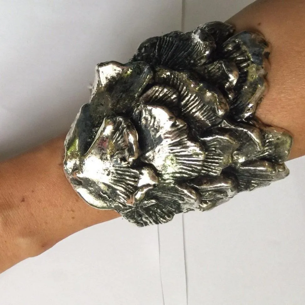 Seaweed cuff