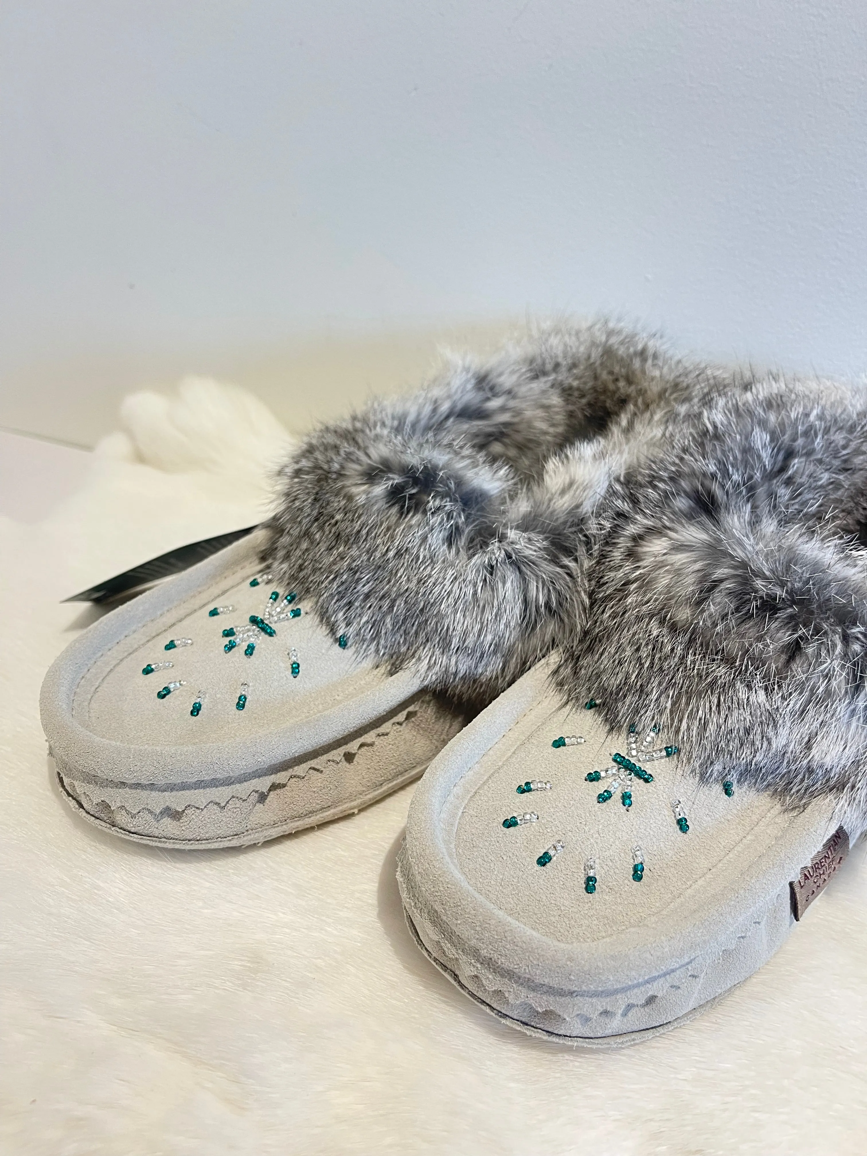 Slipper fur trim, beaded L07